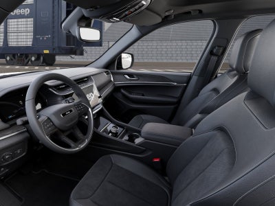 2026 Jeep Grand Cherokee Laredo Altitude