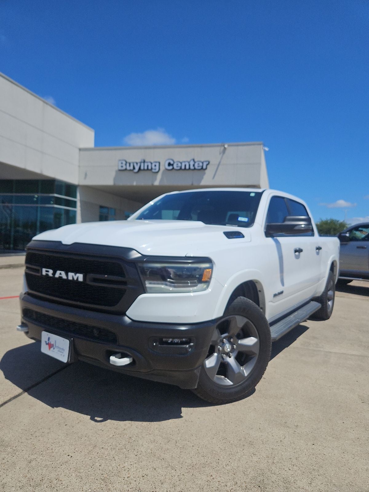 2023 RAM 1500 Big Horn/Lone Star 4x4 Crew Cab 5'7's photo