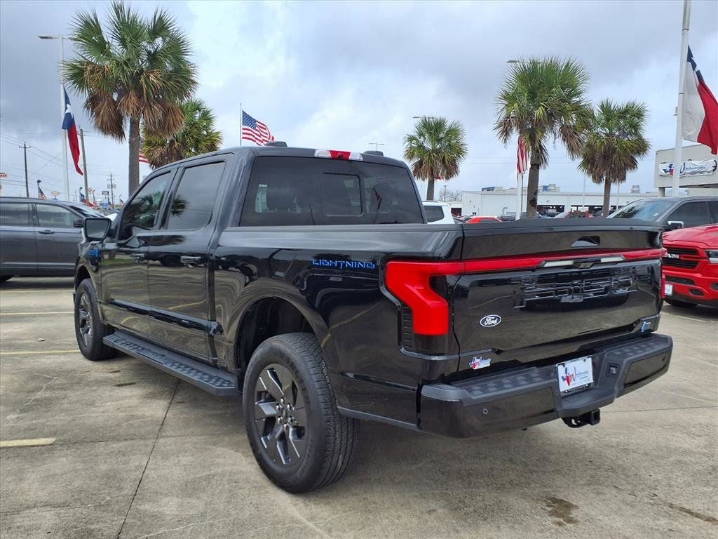2025 Ford F-150 Lightning Lariat