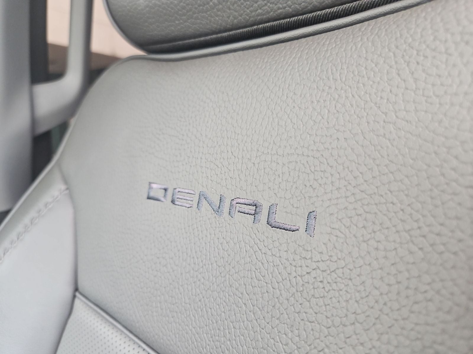 2025 GMC Sierra 2500HD Denali