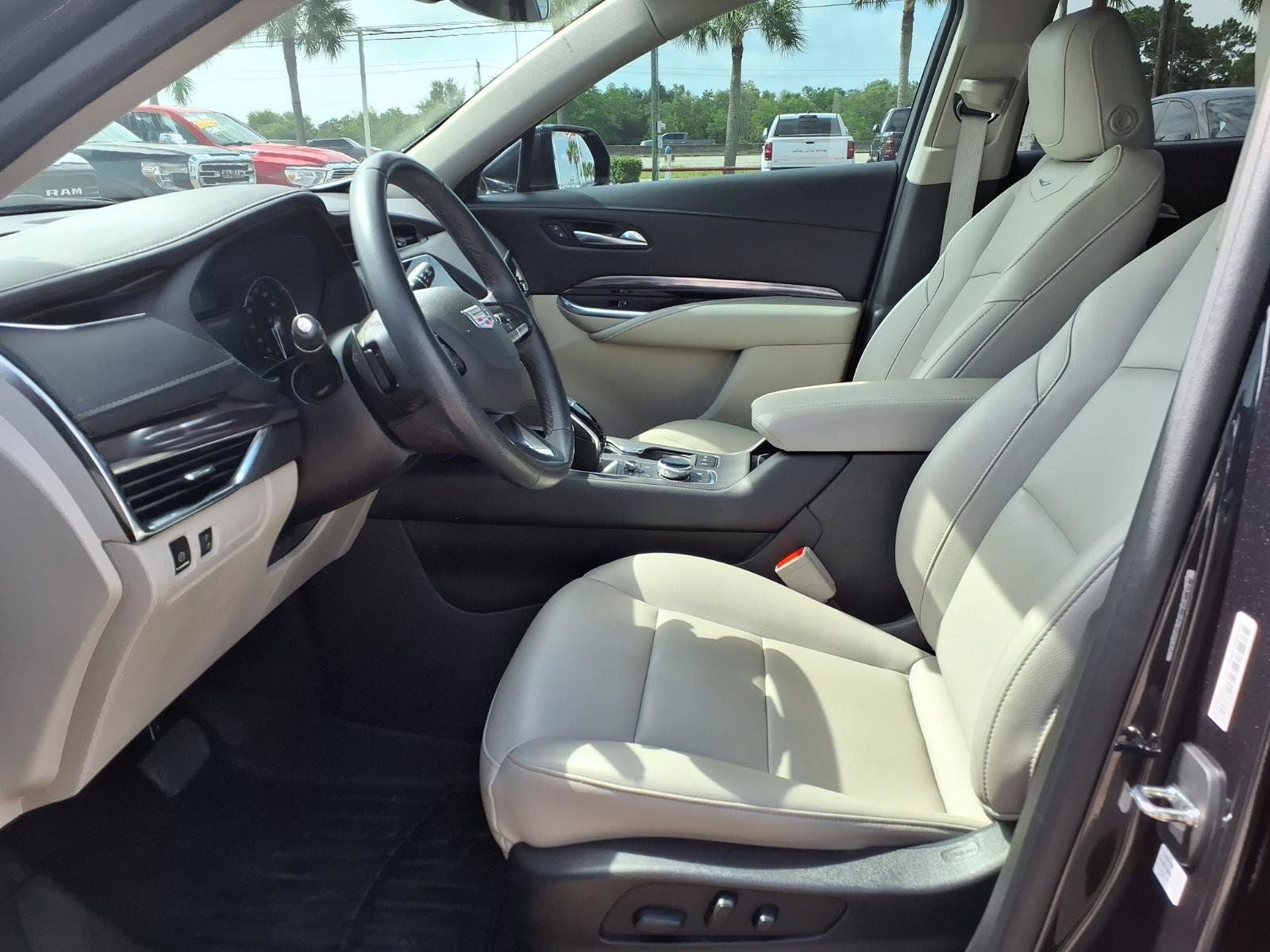 2022 Cadillac XT4 Luxury