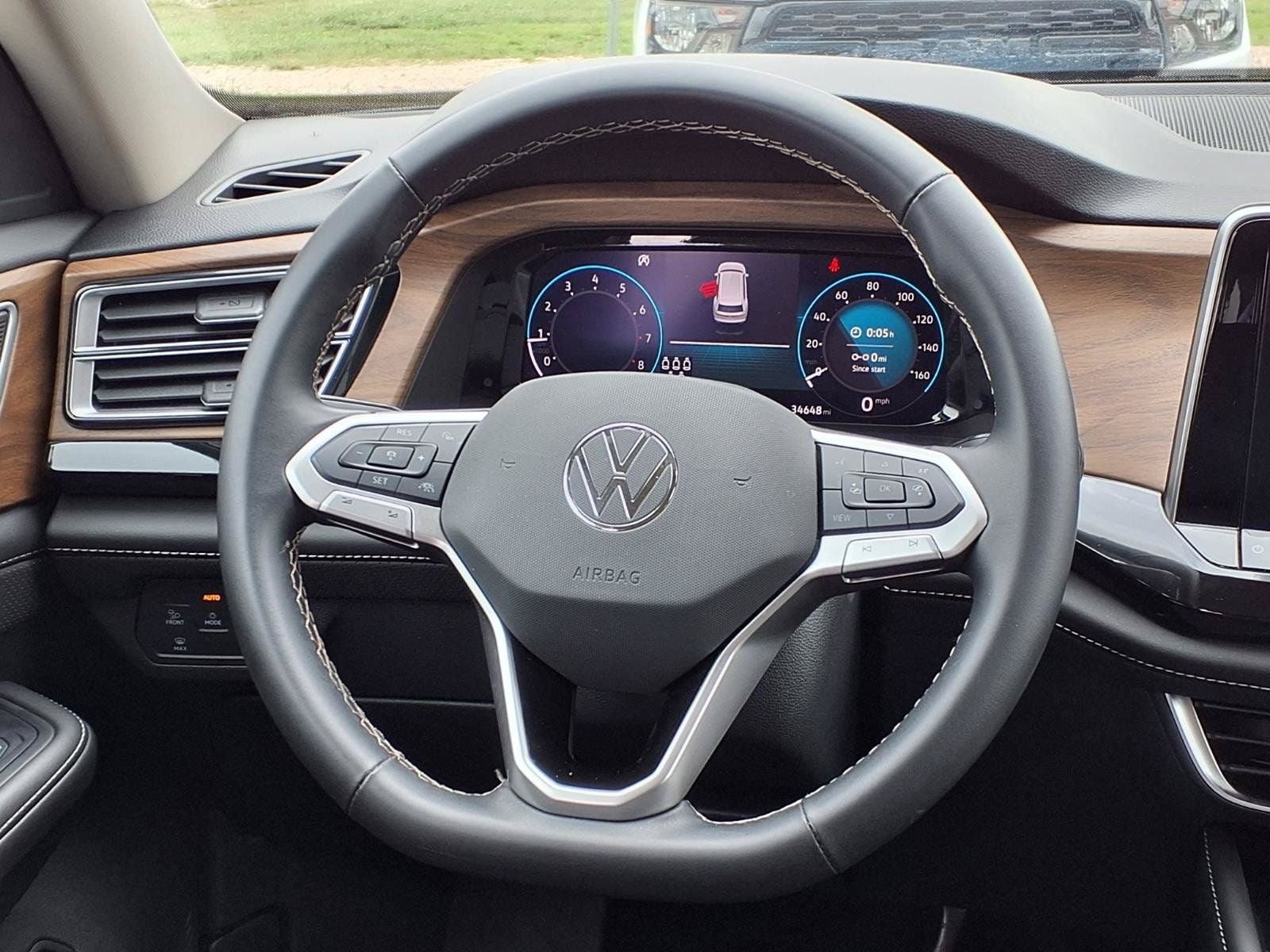 2025 Volkswagen Atlas 2.0T SE w/Technology