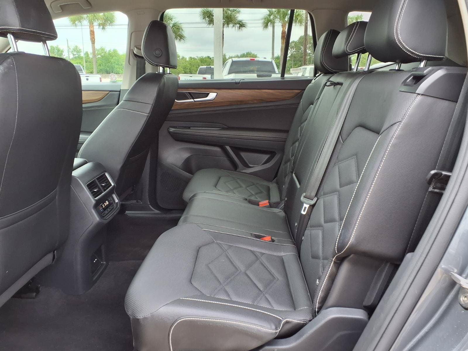 2025 Volkswagen Atlas 2.0T SE w/Technology