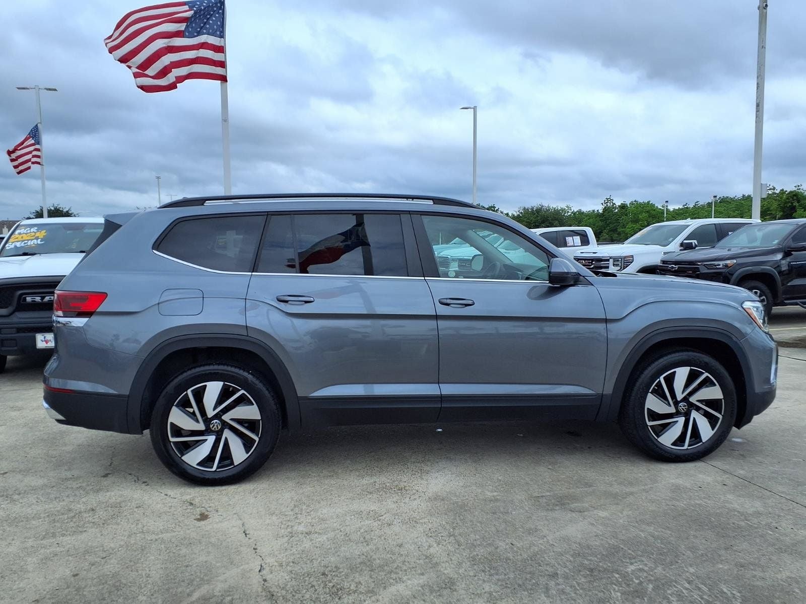 2025 Volkswagen Atlas 2.0T SE w/Technology