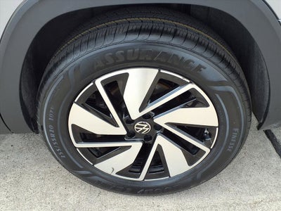 2025 Volkswagen Atlas 2.0T SE w/Technology