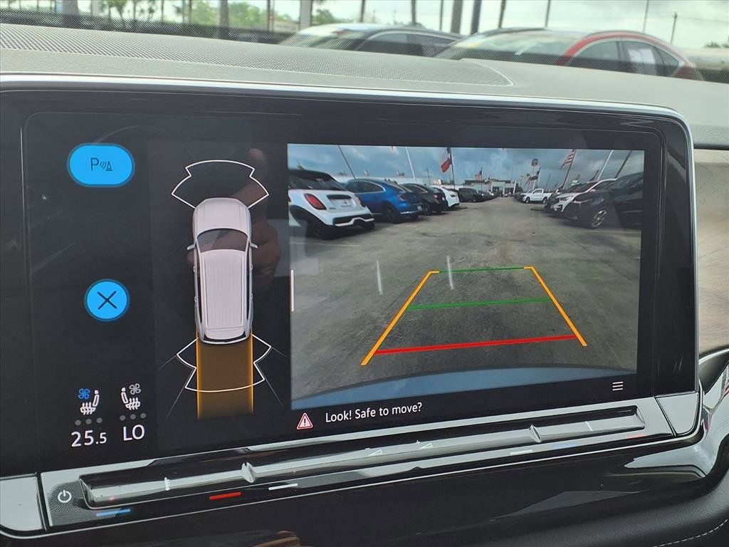2025 Volkswagen Atlas 2.0T SE w/Technology