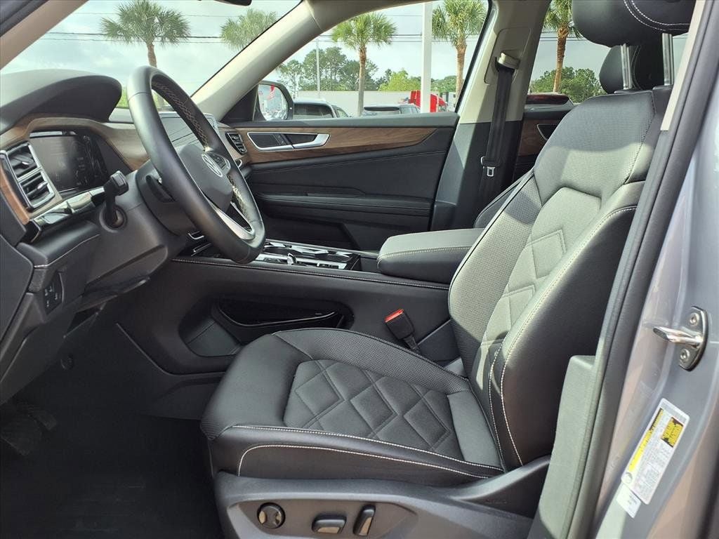 2025 Volkswagen Atlas 2.0T SE w/Technology