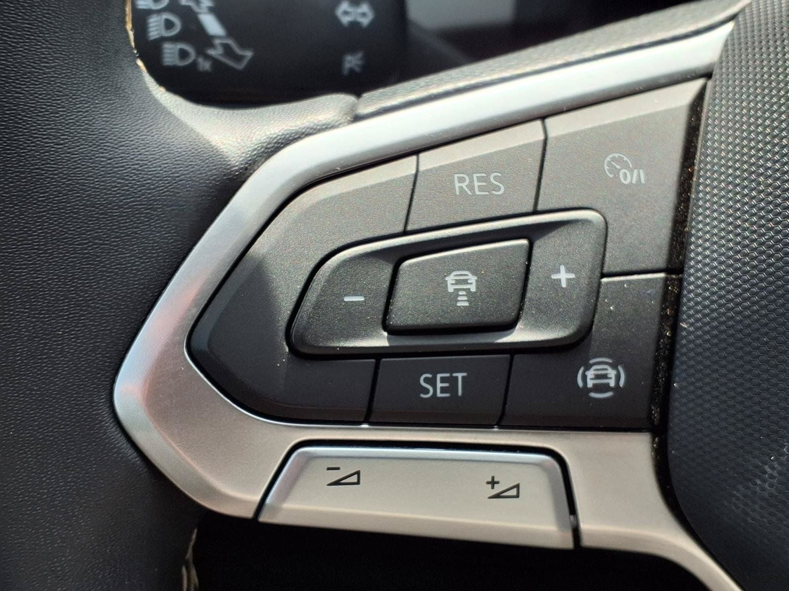 2023 Volkswagen Atlas 2.0T SE w/Technology