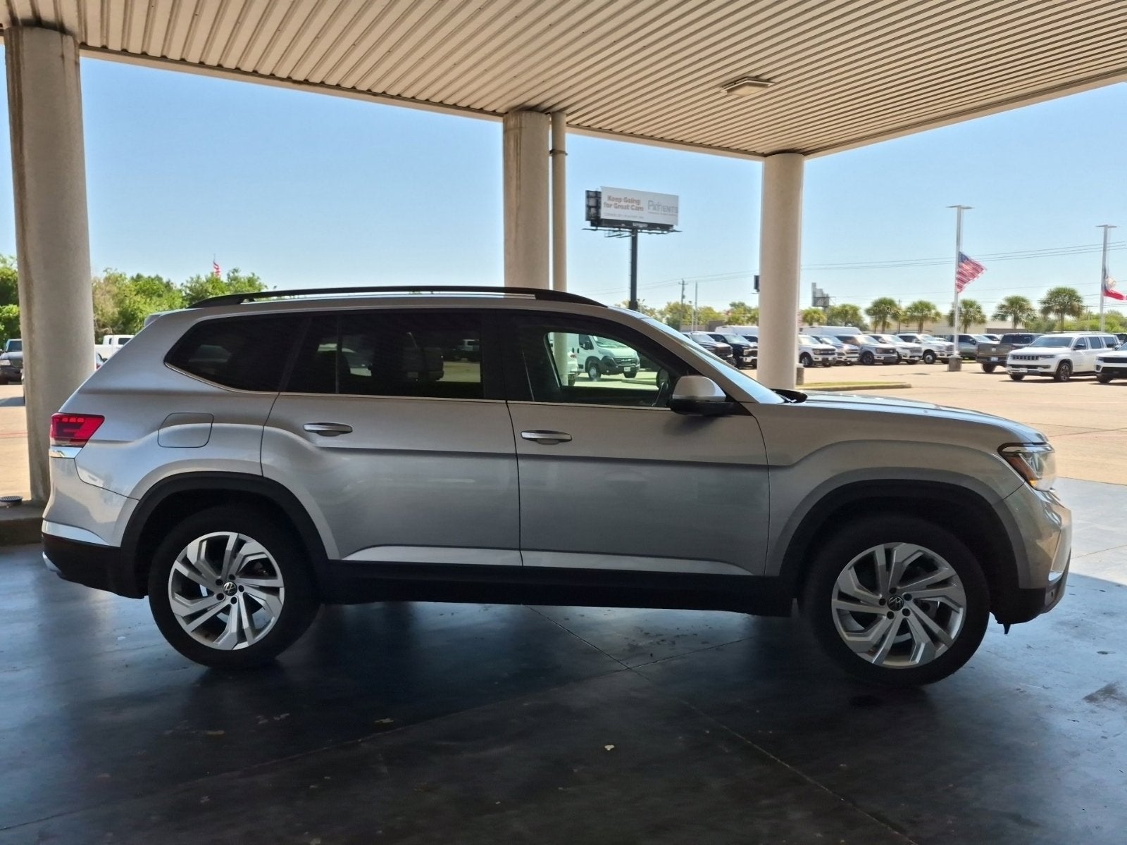 2023 Volkswagen Atlas 3.6L V6 SE w/Technology