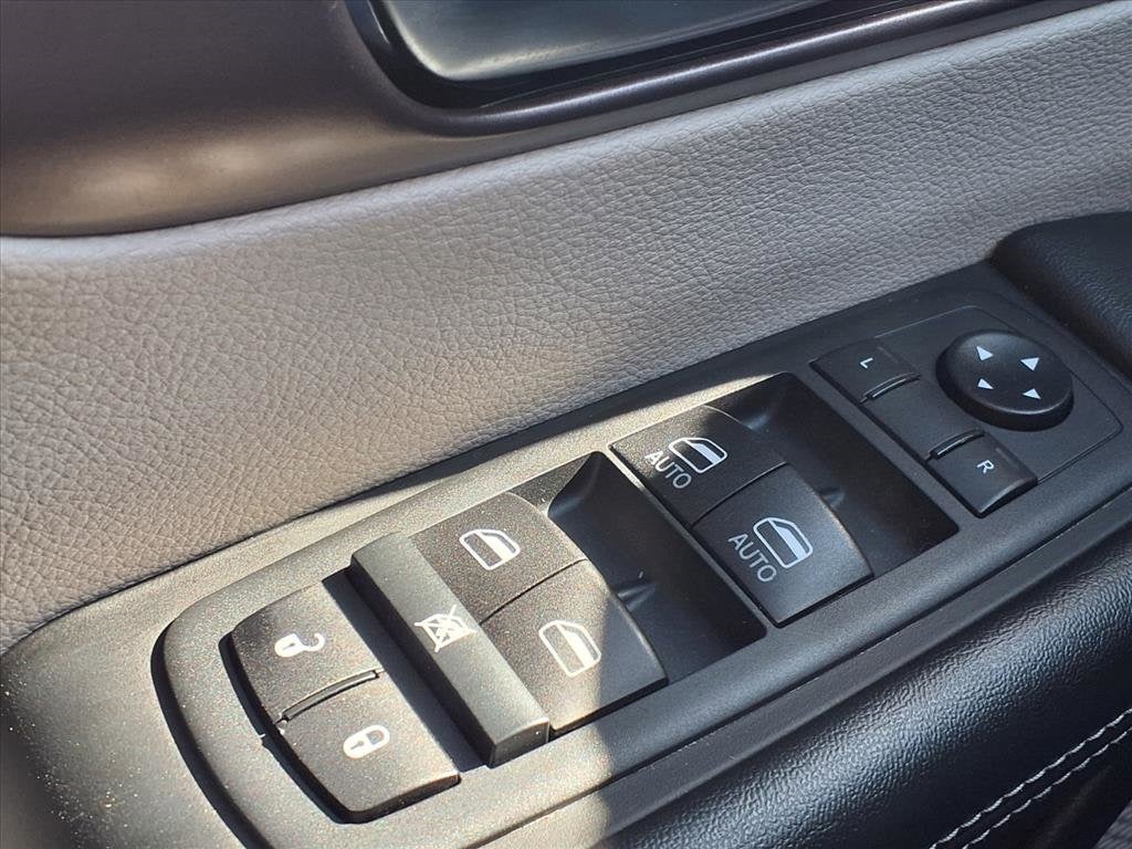 2020 Chrysler Voyager LX