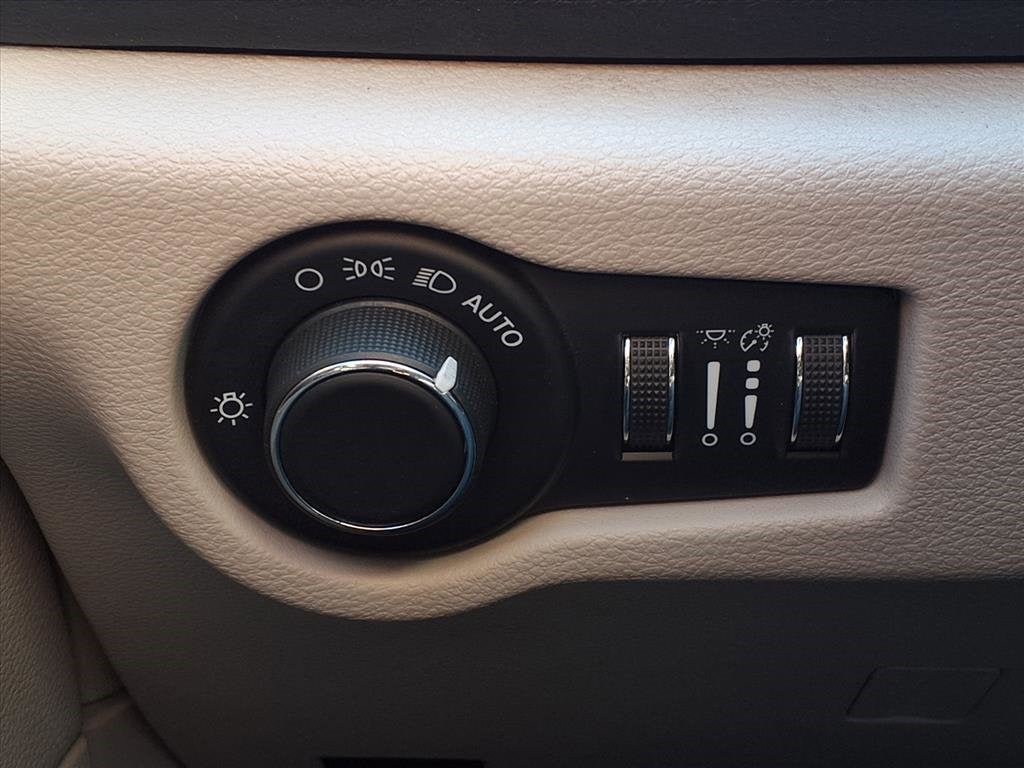 2020 Chrysler Voyager LX