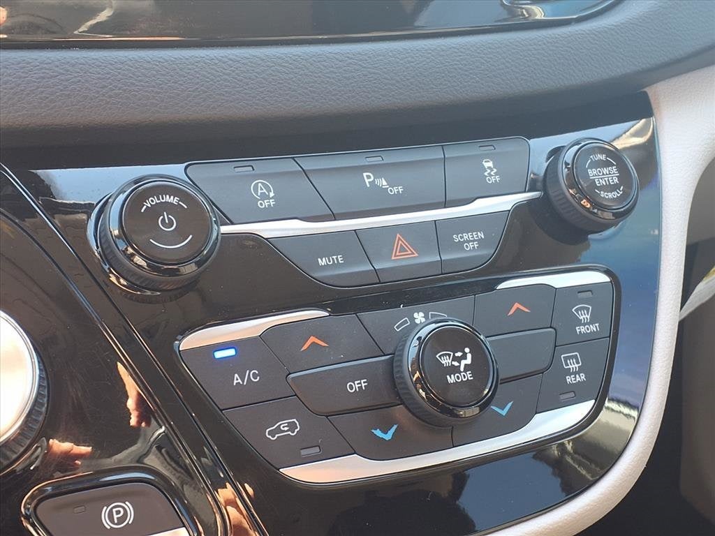 2020 Chrysler Voyager LX