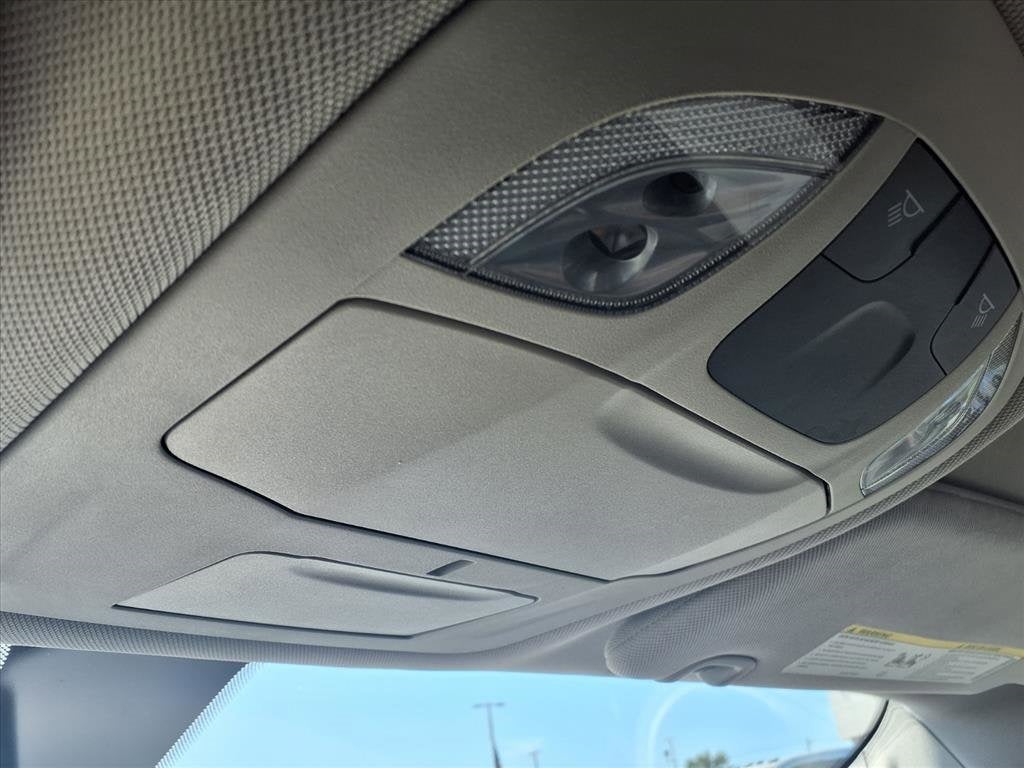 2020 Chrysler Voyager LX