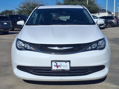 2020 Chrysler Voyager LX