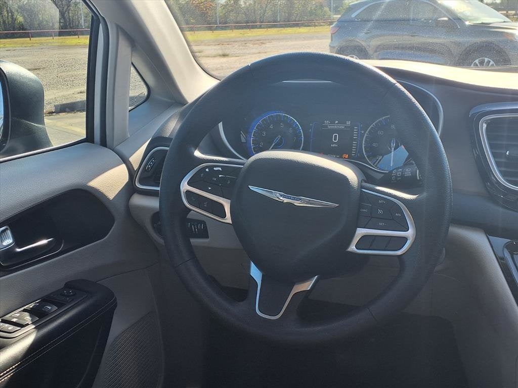 2020 Chrysler Voyager LX