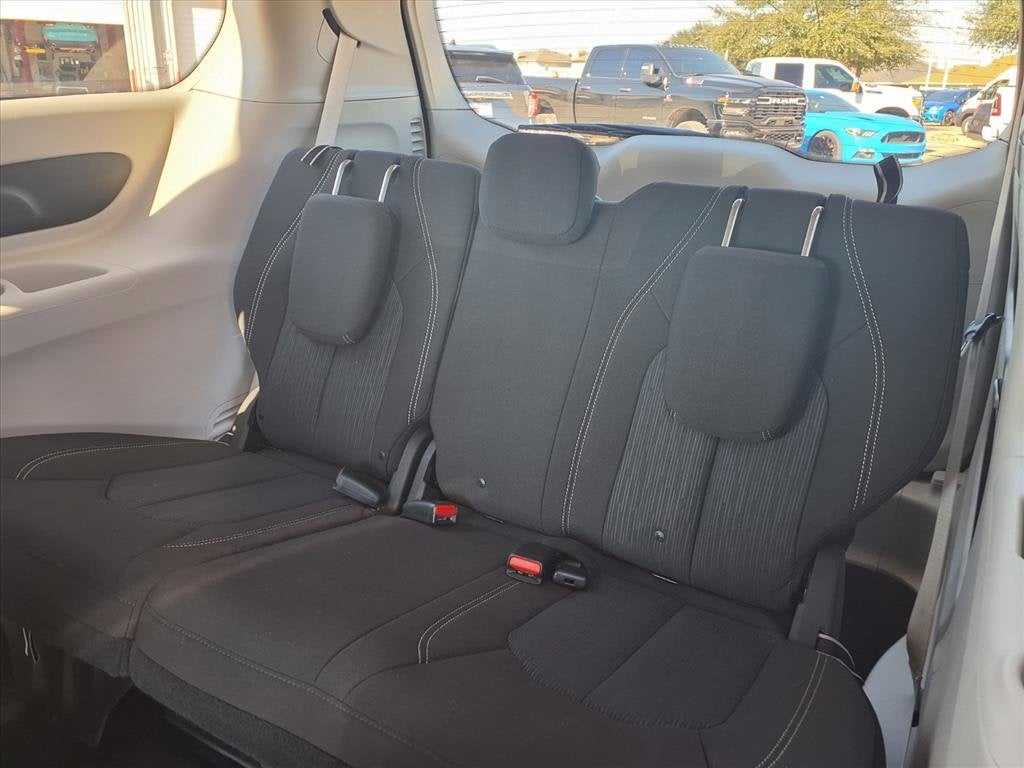 2020 Chrysler Voyager LX