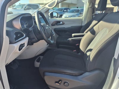 2020 Chrysler Voyager LX