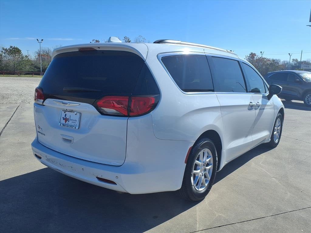 2020 Chrysler Voyager LX