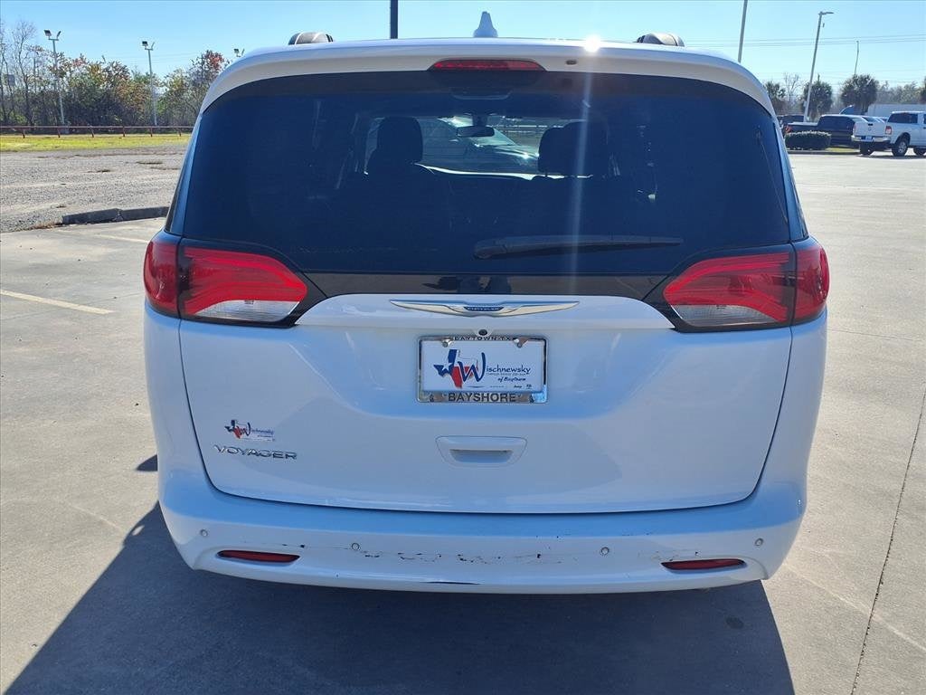 2020 Chrysler Voyager LX