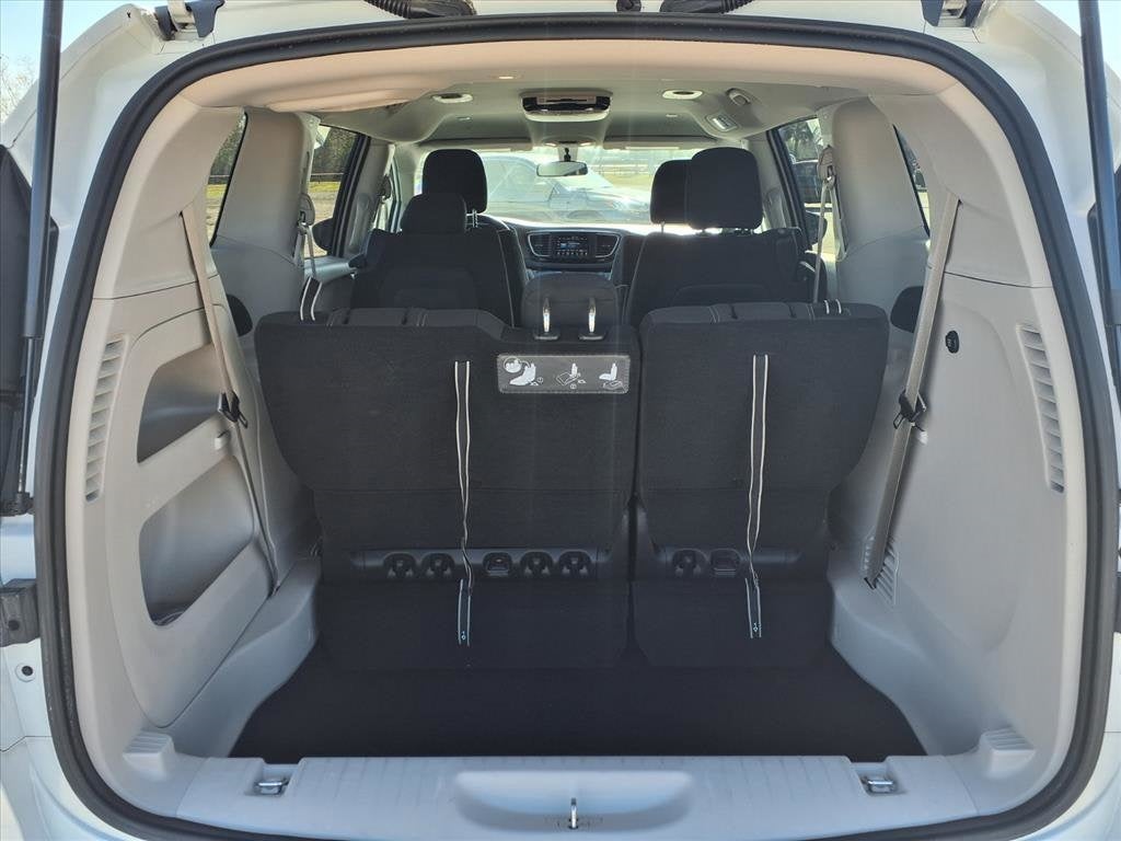 2020 Chrysler Voyager LX