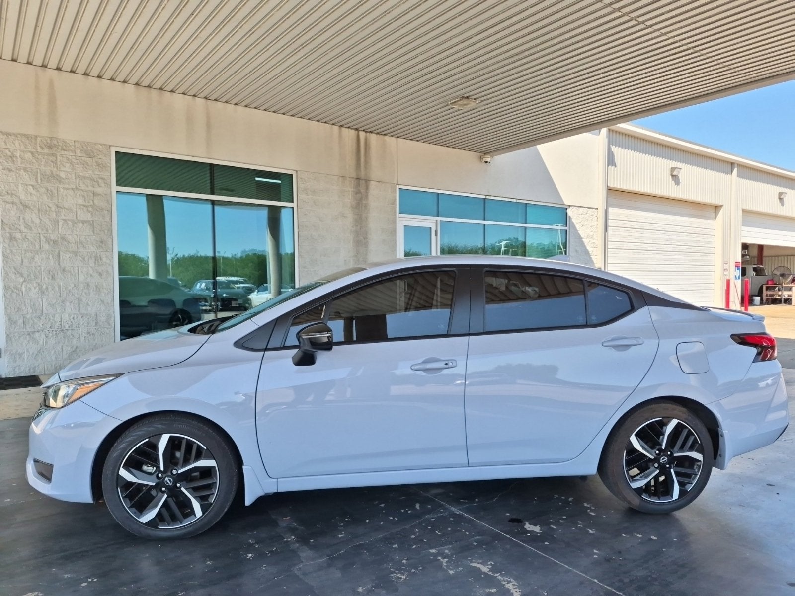 2025 Nissan Versa 1.6 SR