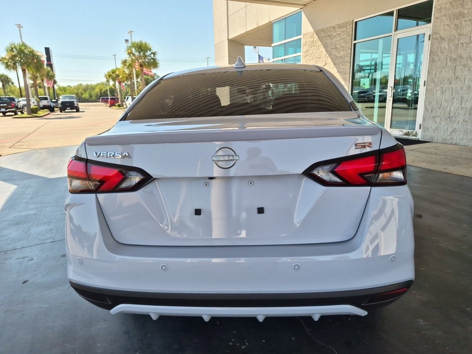 2025 Nissan Versa 1.6 SR