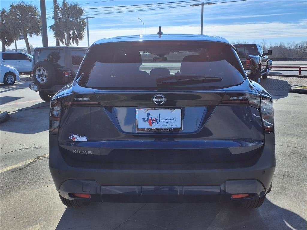 2025 Nissan Kicks SV