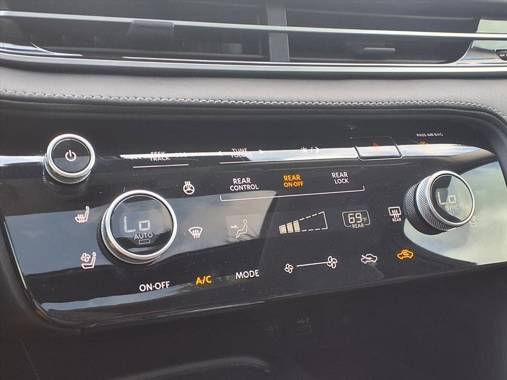 2023 INFINITI QX60 LUXE