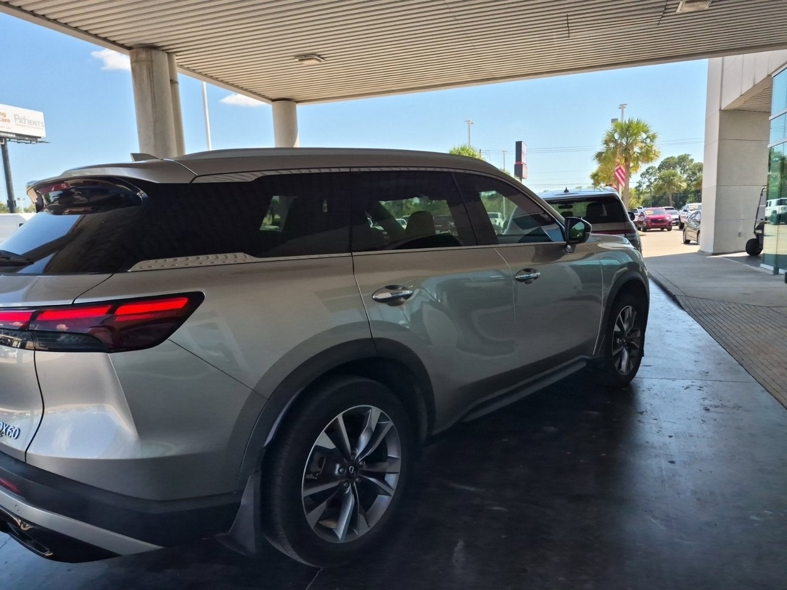 2023 INFINITI QX60 LUXE