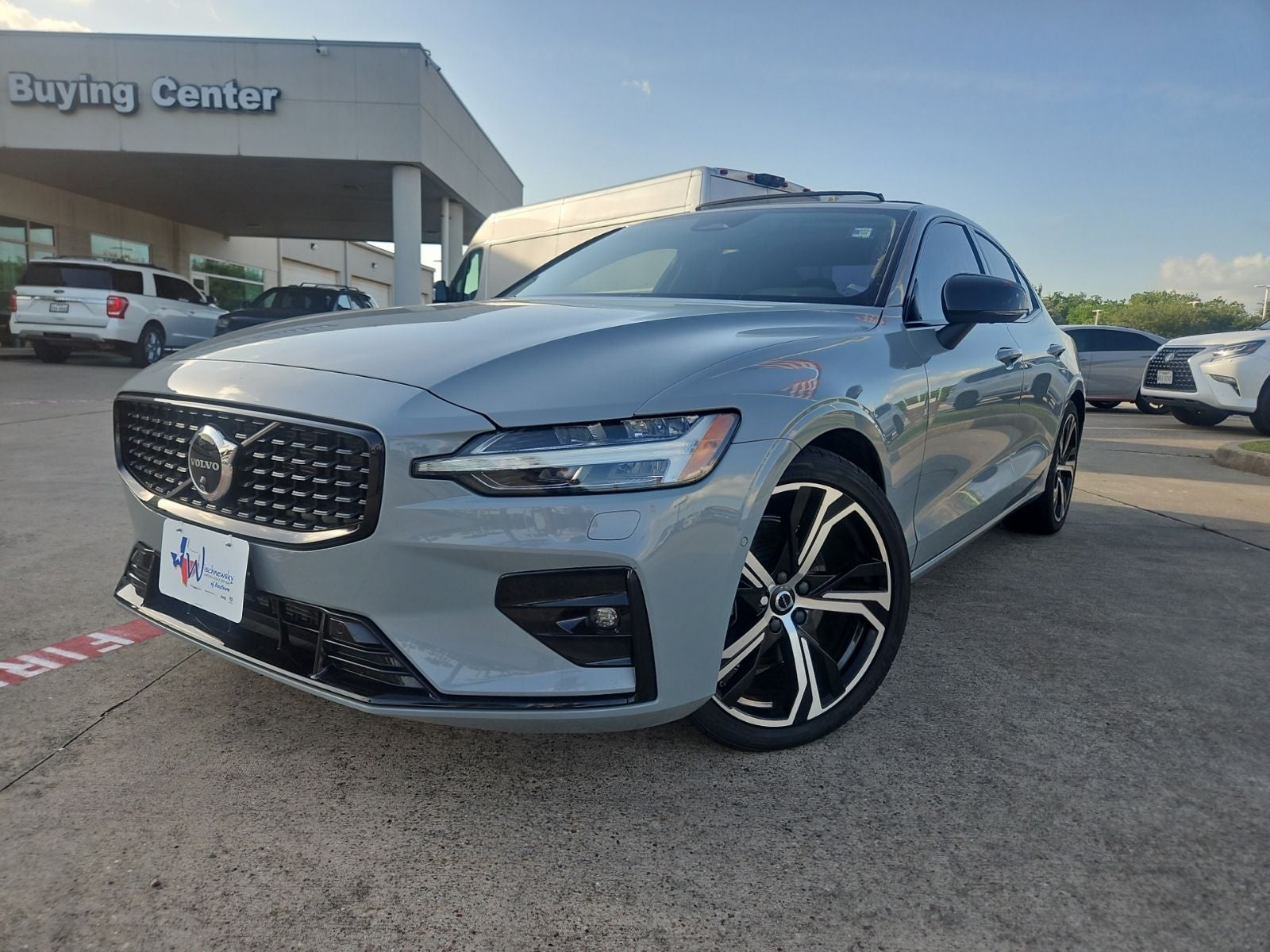 2024 Volvo S60 B5 Plus Dark Theme
