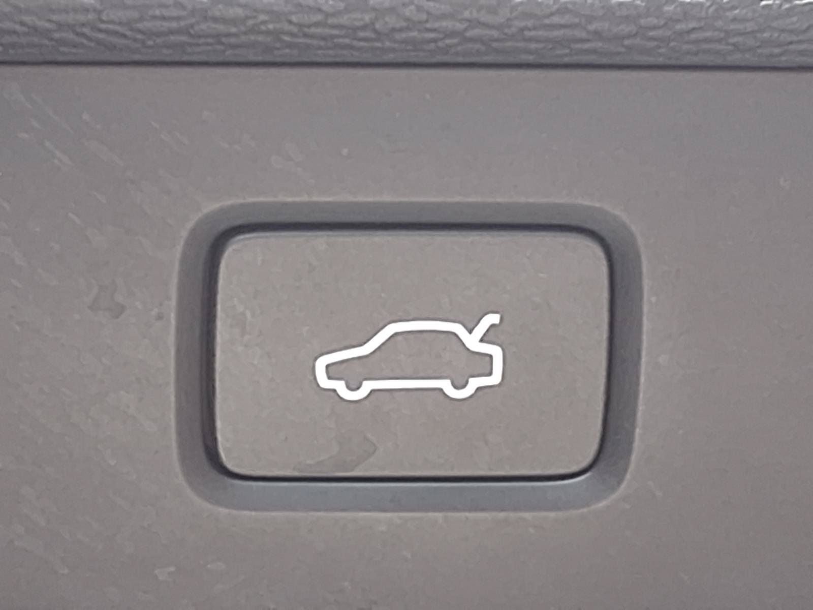 2024 Volvo S60 B5 Plus Dark Theme