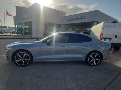 2024 Volvo S60 B5 Plus Dark Theme