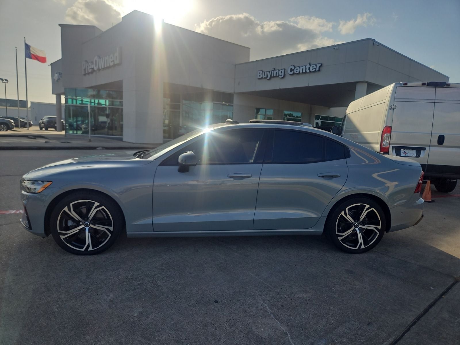 2024 Volvo S60 B5 Plus Dark Theme