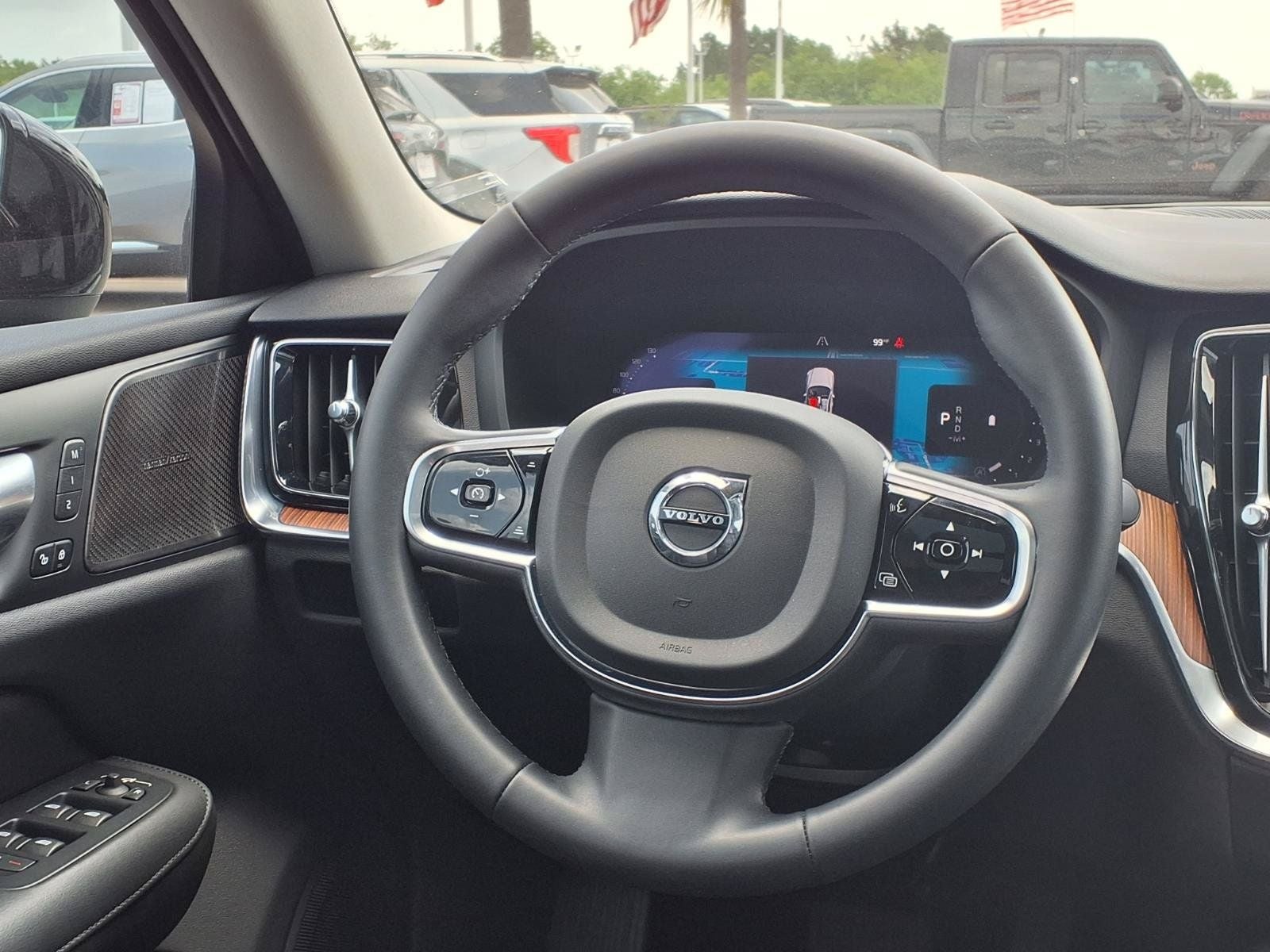 2024 Volvo S60 B5 Plus Dark Theme