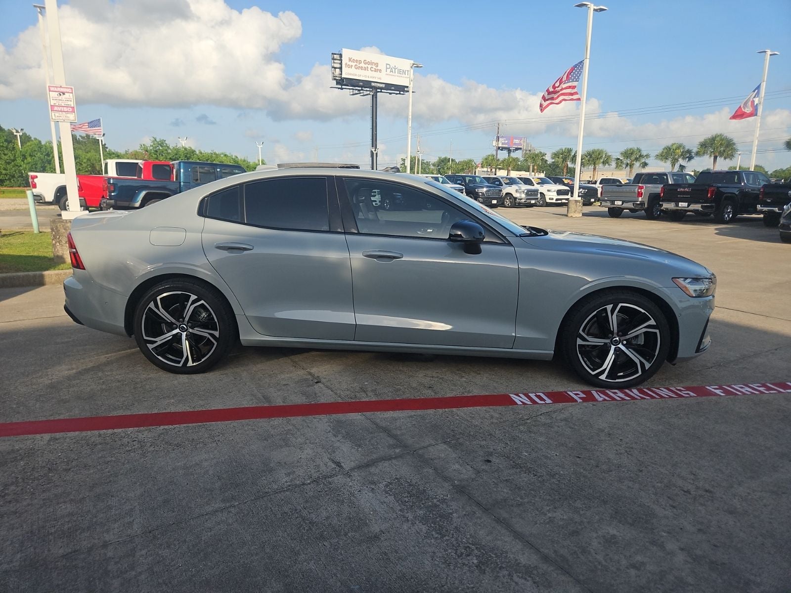 2024 Volvo S60 B5 Plus Dark Theme
