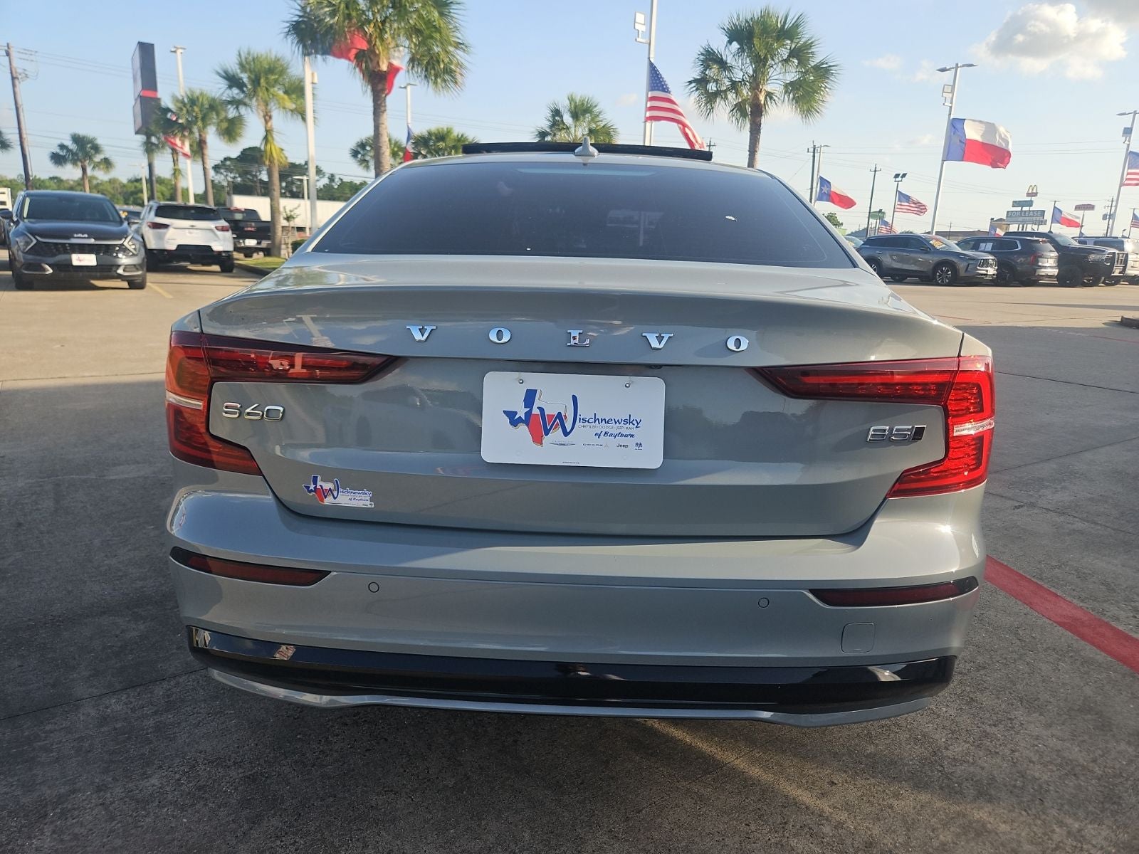 2024 Volvo S60 B5 Plus Dark Theme