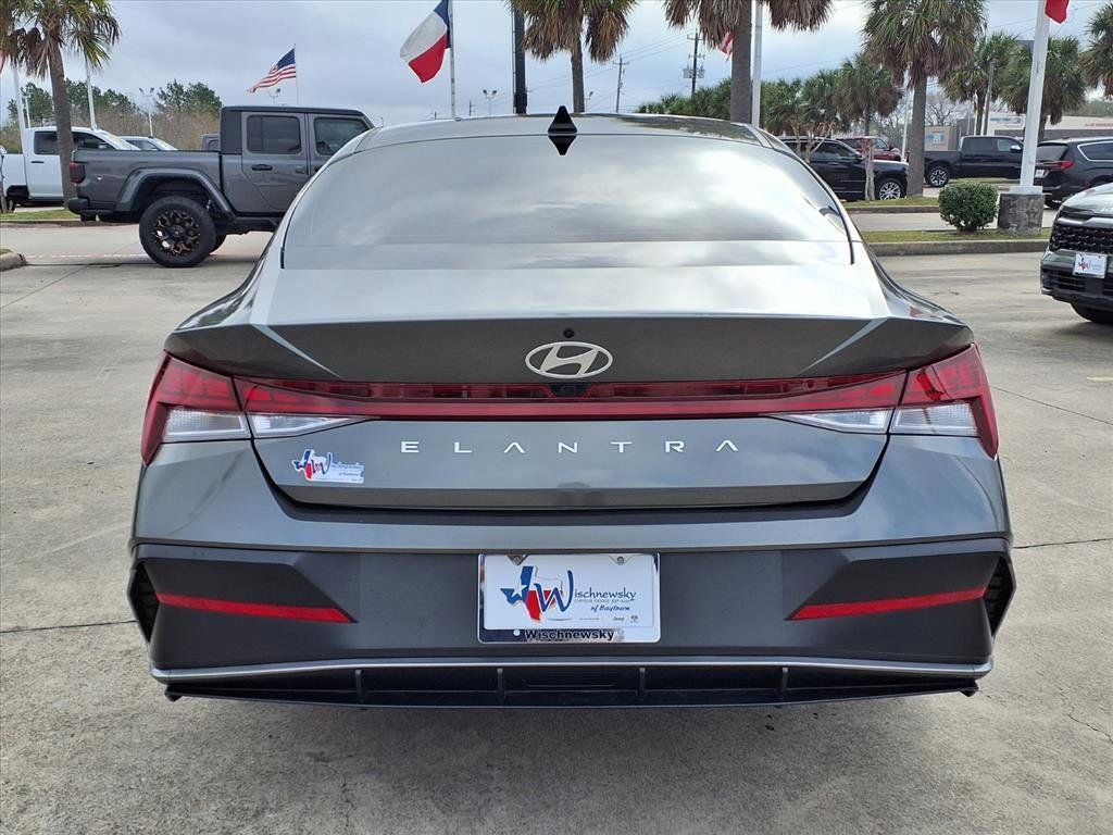 2025 Hyundai Elantra SEL Convenience