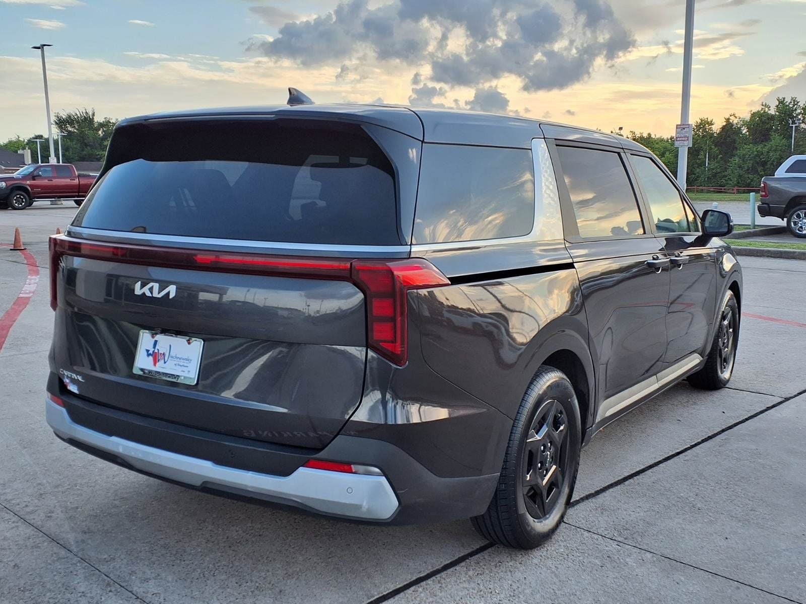 2025 Kia Carnival LXS