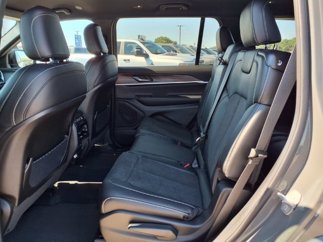2027 Jeep Grand Cherokee L Laredo Altitude