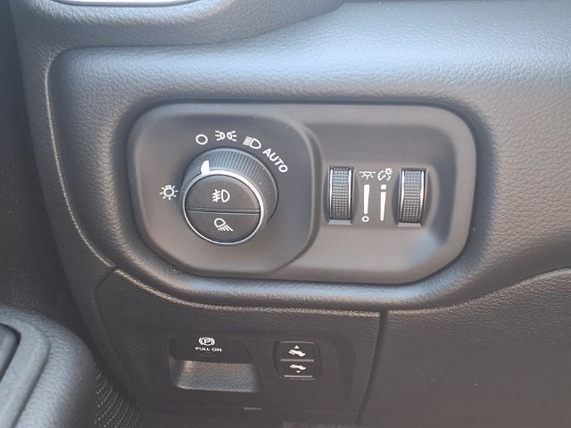 2027 RAM 1500 Big Horn/Lone Star