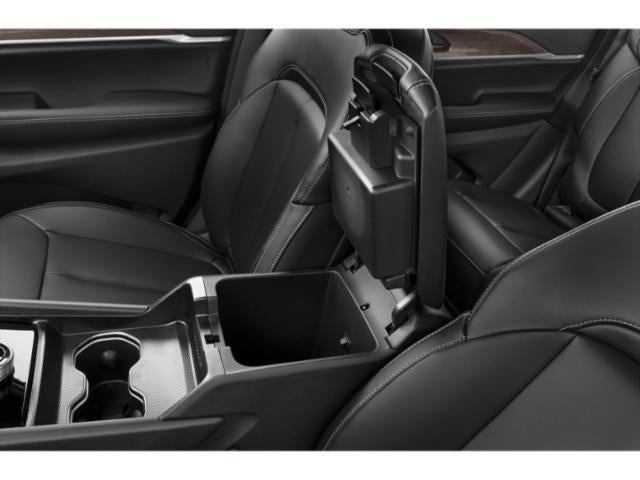 2027 Jeep Grand Cherokee Base