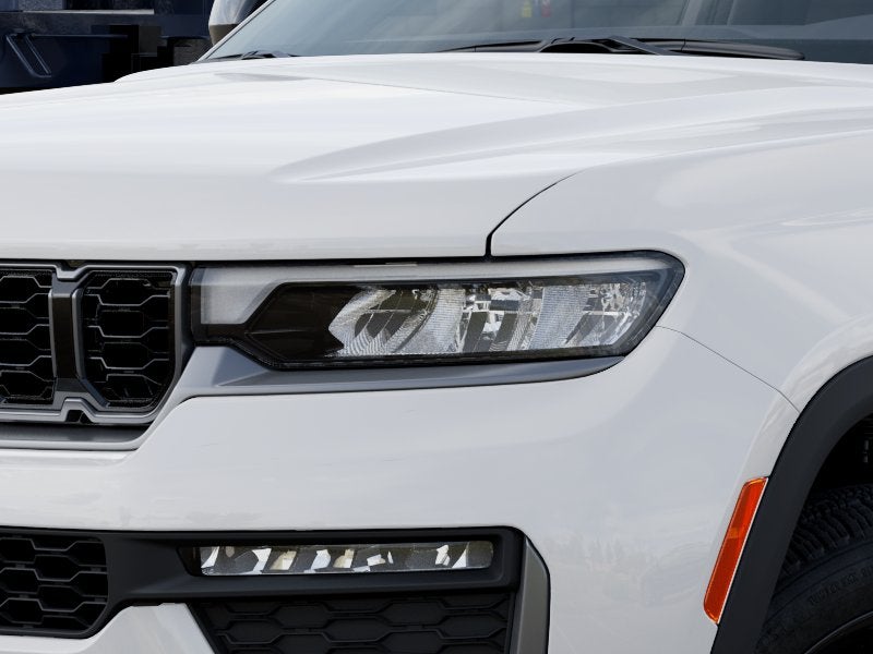 2027 Jeep Grand Cherokee Base