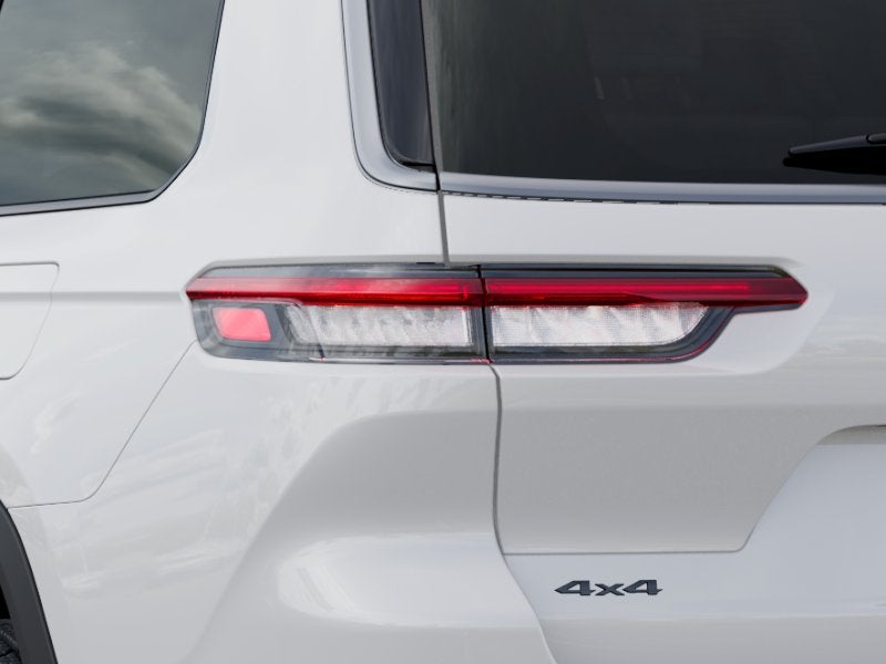 2027 Jeep Grand Cherokee Base