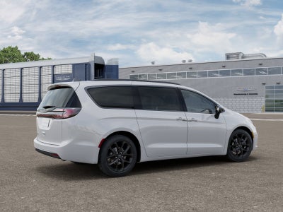 2026 Chrysler Pacifica Base