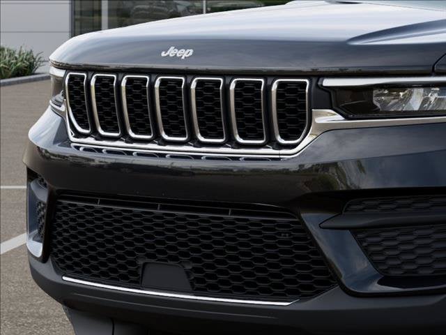 2027 Jeep Grand Cherokee Laredo