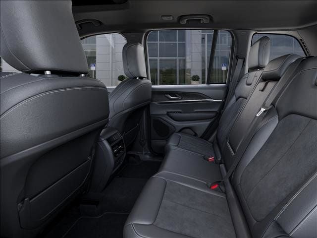 2026 Jeep Grand Cherokee Laredo Altitude