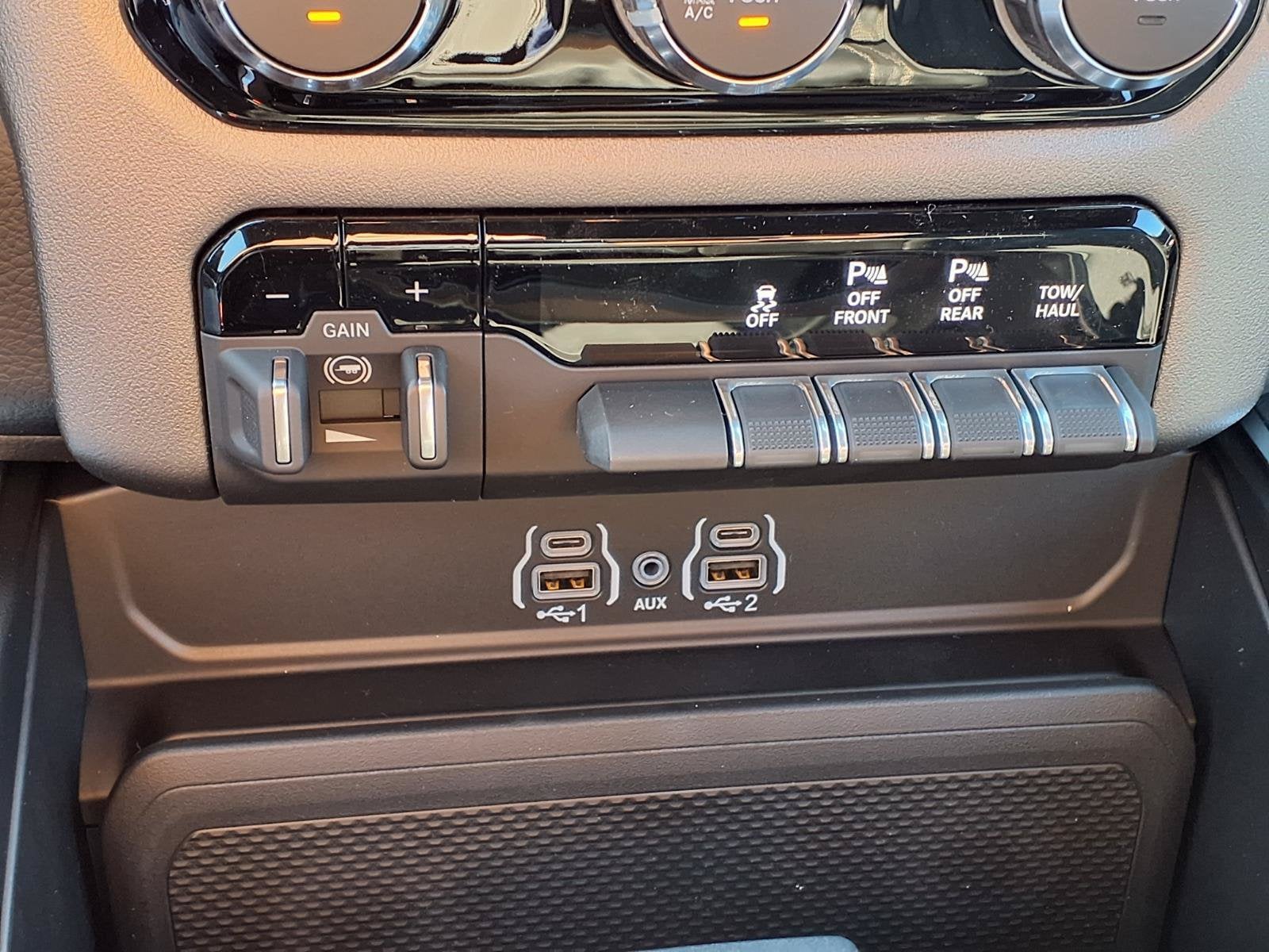 2027 RAM 1500 Big Horn/Lone Star